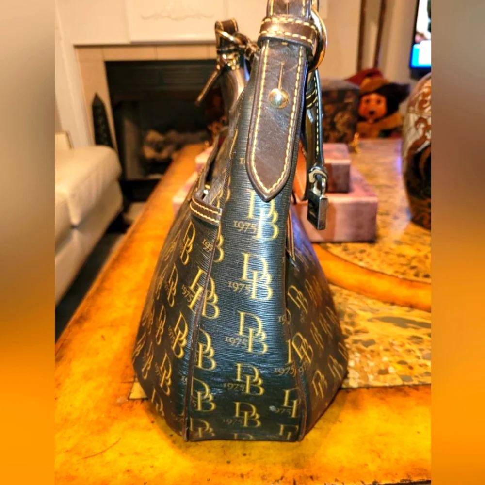 DOONEY AND BOURKE LEATHER SHOULDER BAG - Picture 13 of 13